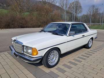 Mercedes 230 ce Oldtimer W123