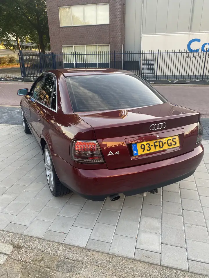 Audi A4 B5 1.6 Advance Limousine, foto 2
