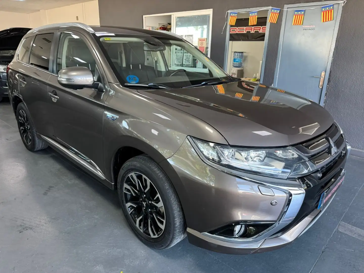 Mitsubishi Outlander PHEV Kaiteki 4WD Verde - 2