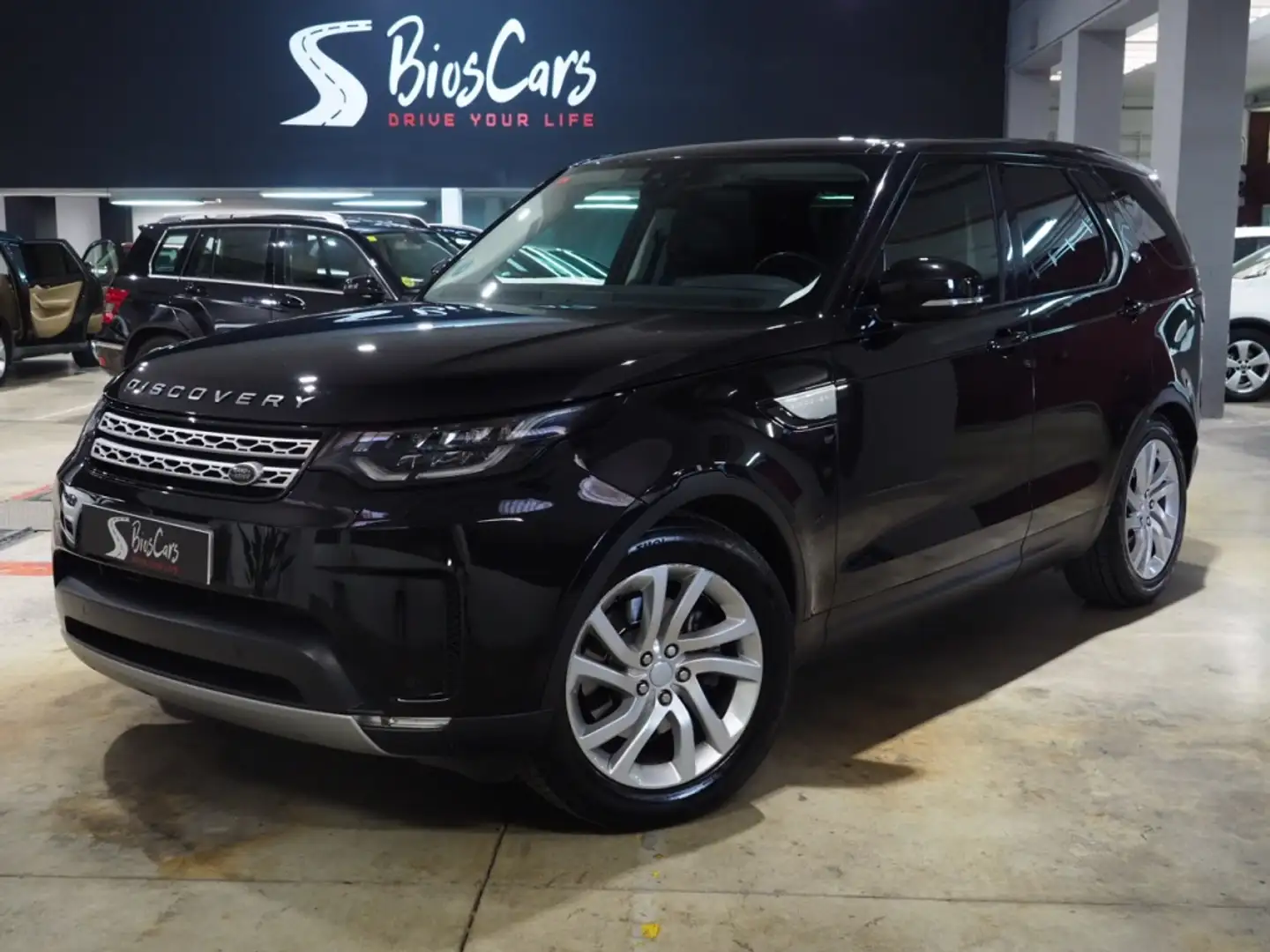 Land Rover Discovery 3.0TD6 HSE Luxury Aut. Чорний - 1