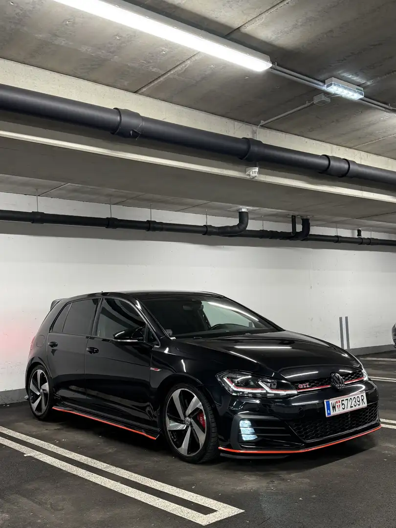 Volkswagen Golf GTI Performance 2,0 TSI DSG Schwarz - 1
