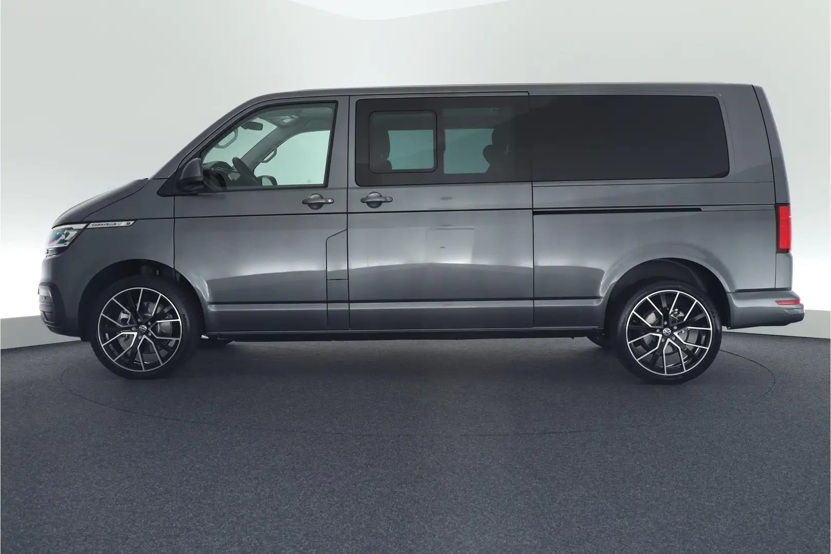 Volkswagen T6.1 Transporter Caravelle 2.0 TDI 204pk DSG L2H1 32 DC Schuifdeur Gri - 2