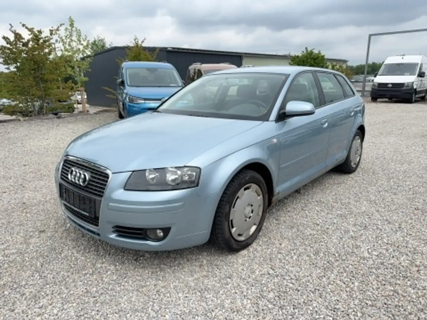 Audi A3 Sportback 1.6 Attraction KlimaA SHZ Blau - 2