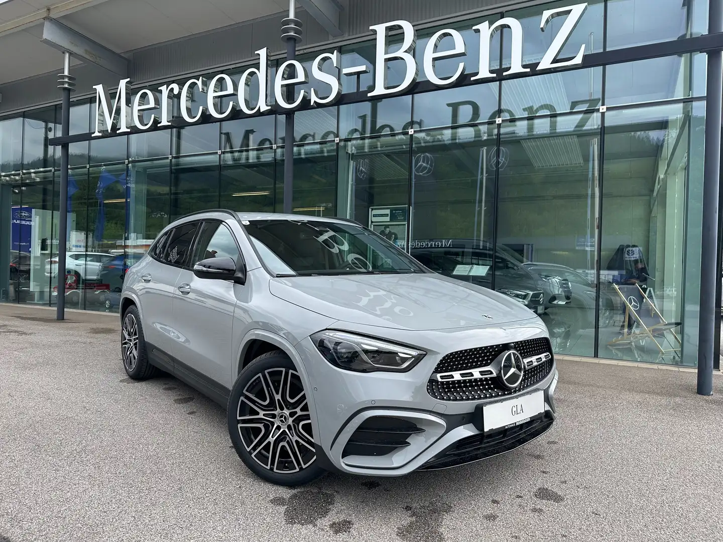 Mercedes-Benz GLA 200 d 4Matic Ö-Edition Aut.*AMG Special Edition* Gris - 1