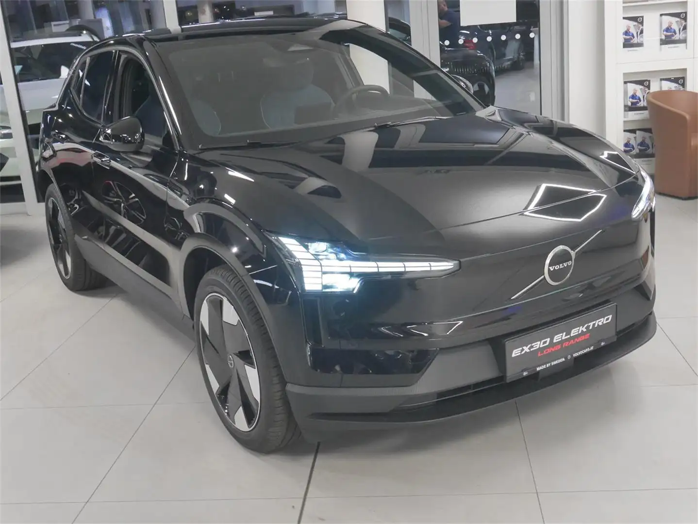 Volvo EX30 Single Motor Extended Range Plus Schwarz - 2