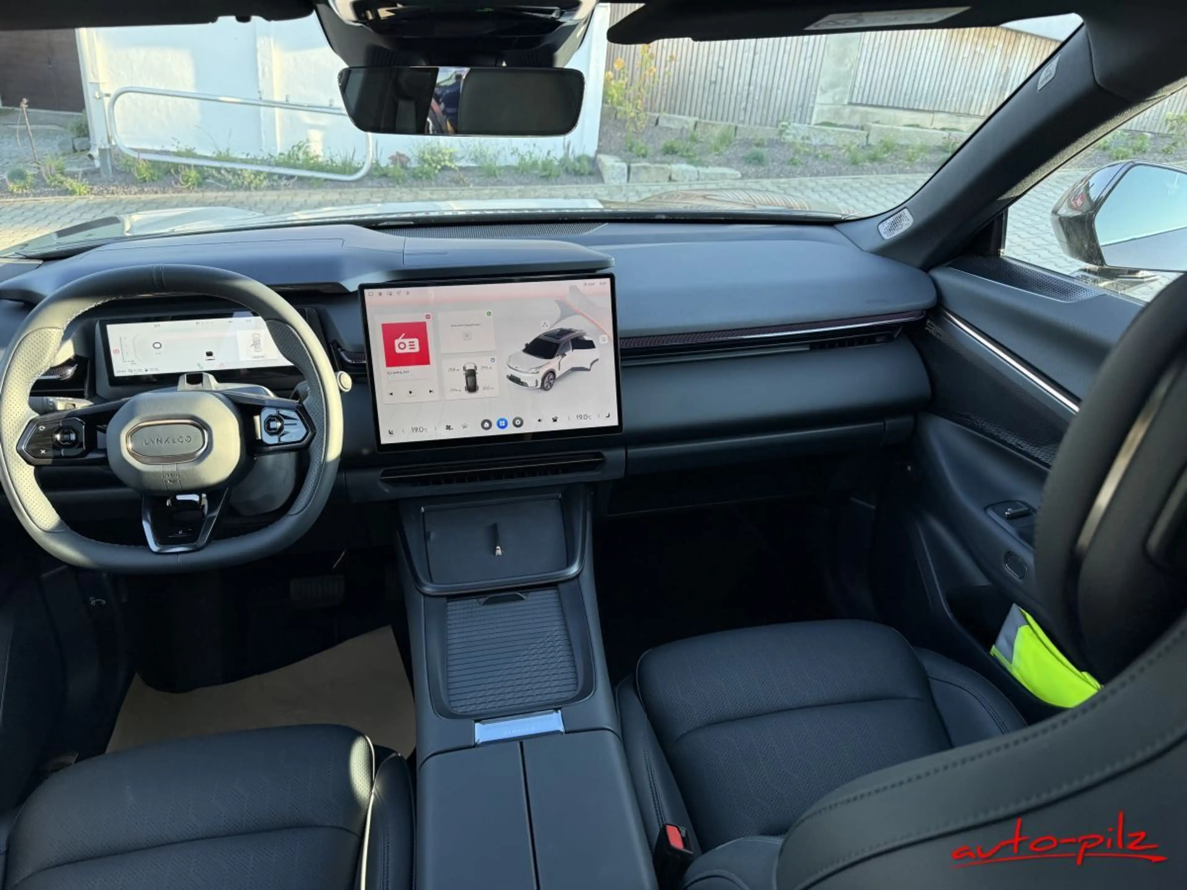 Lynk & Co 08 PHEV 257 kW Core Pano 360Grad LED — photo 13