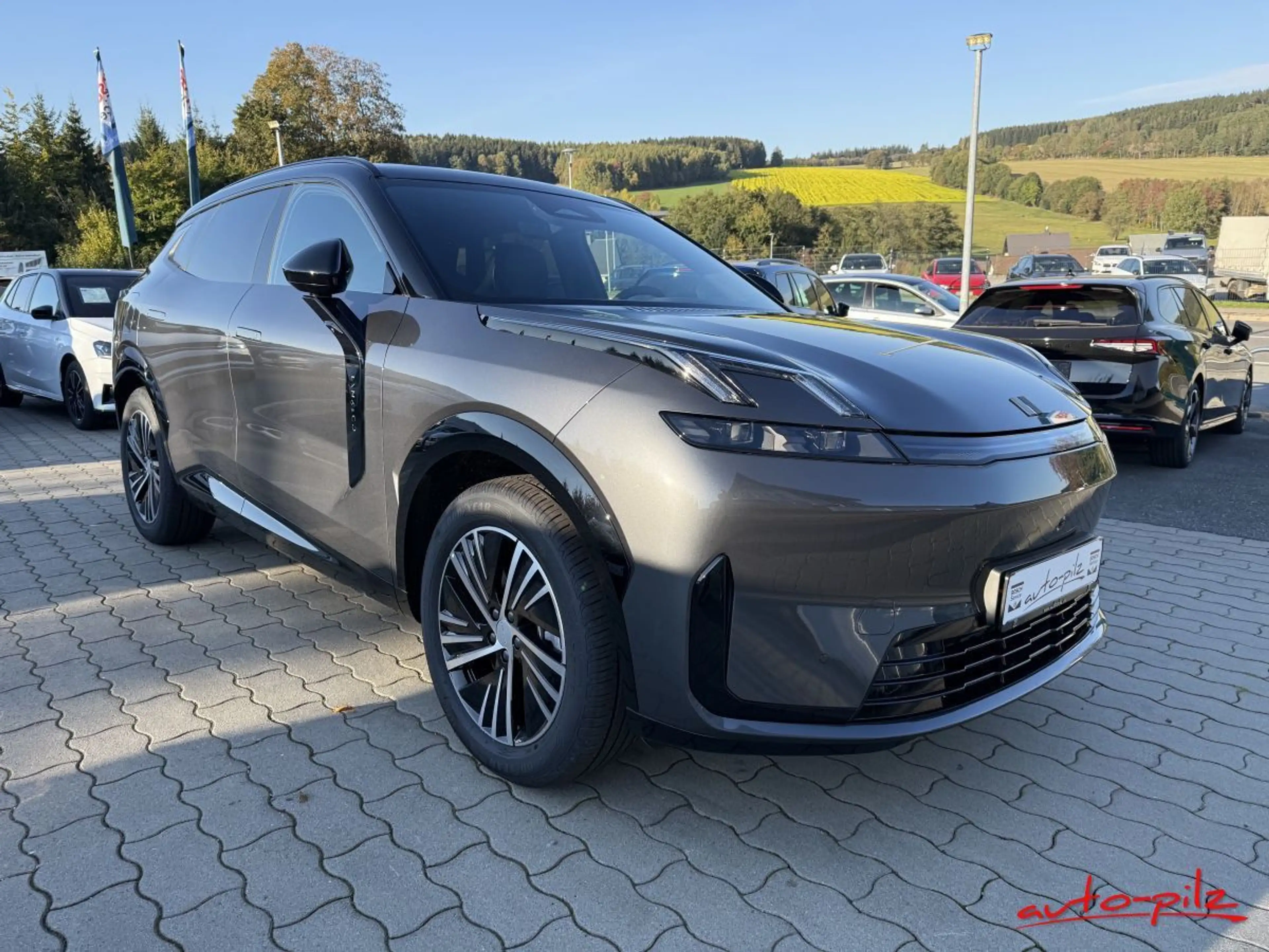 Lynk & Co 08 PHEV 257 kW Core Pano 360Grad LED — photo 11