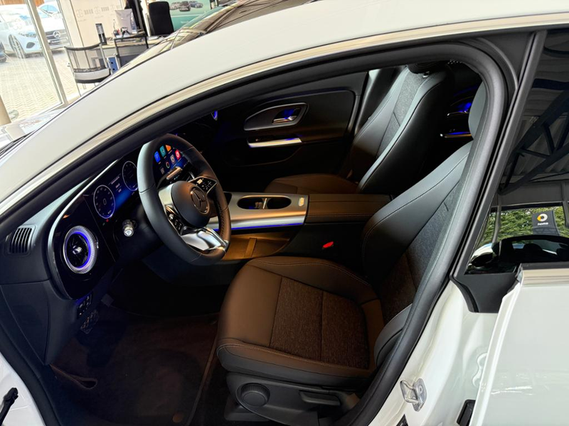 Mercedes-Benz CLA 180 Progressive Pano LED AdvPlus frei08.2026 — photo 9