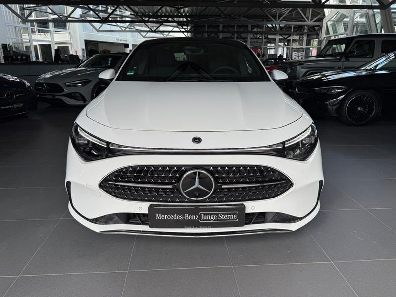 Mercedes-Benz CLA 180 Progressive Pano LED AdvPlus frei08.2026 — photo 3