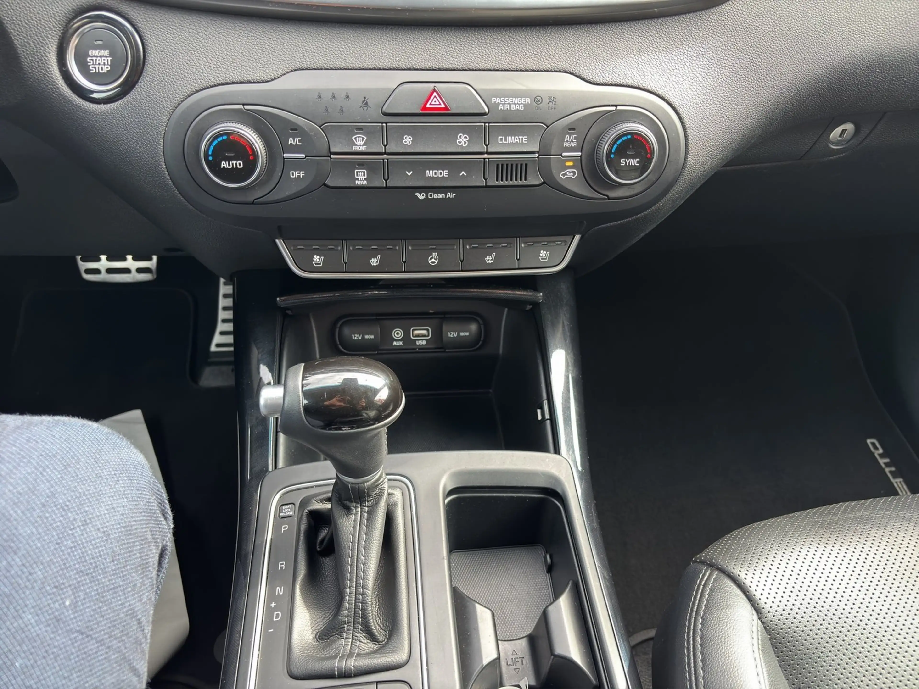 Kia Sorento 2.2 CRDi Platinum 4WD 7-Sitzer AHK Pano — photo 13