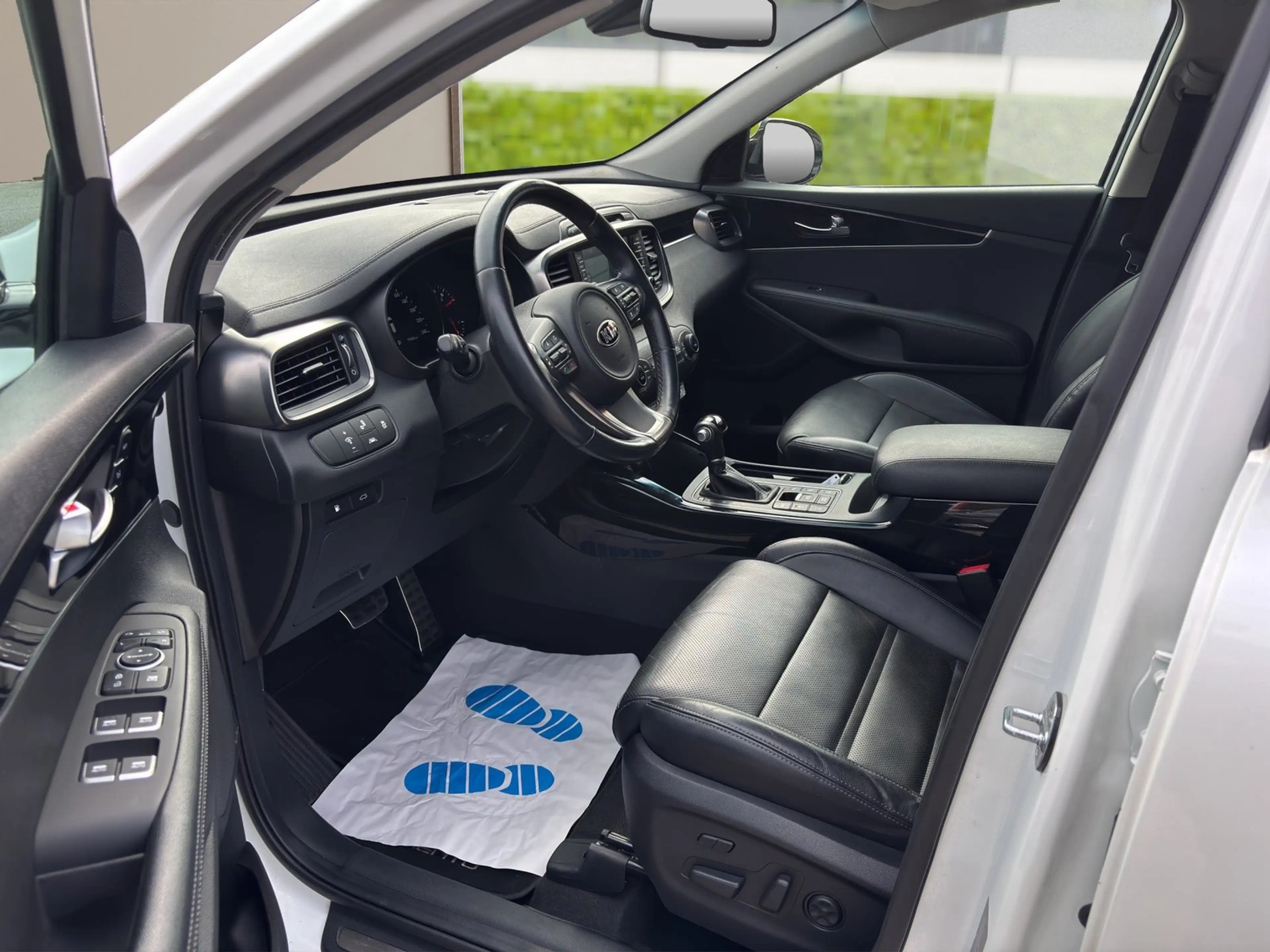 Kia Sorento 2.2 CRDi Platinum 4WD 7-Sitzer AHK Pano — photo 9