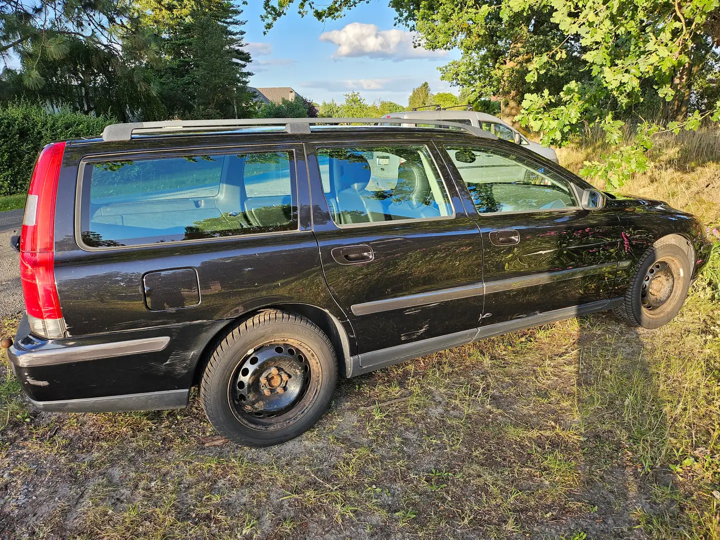 Volvo V70 V70 D5 Momentum Schwarz - 1