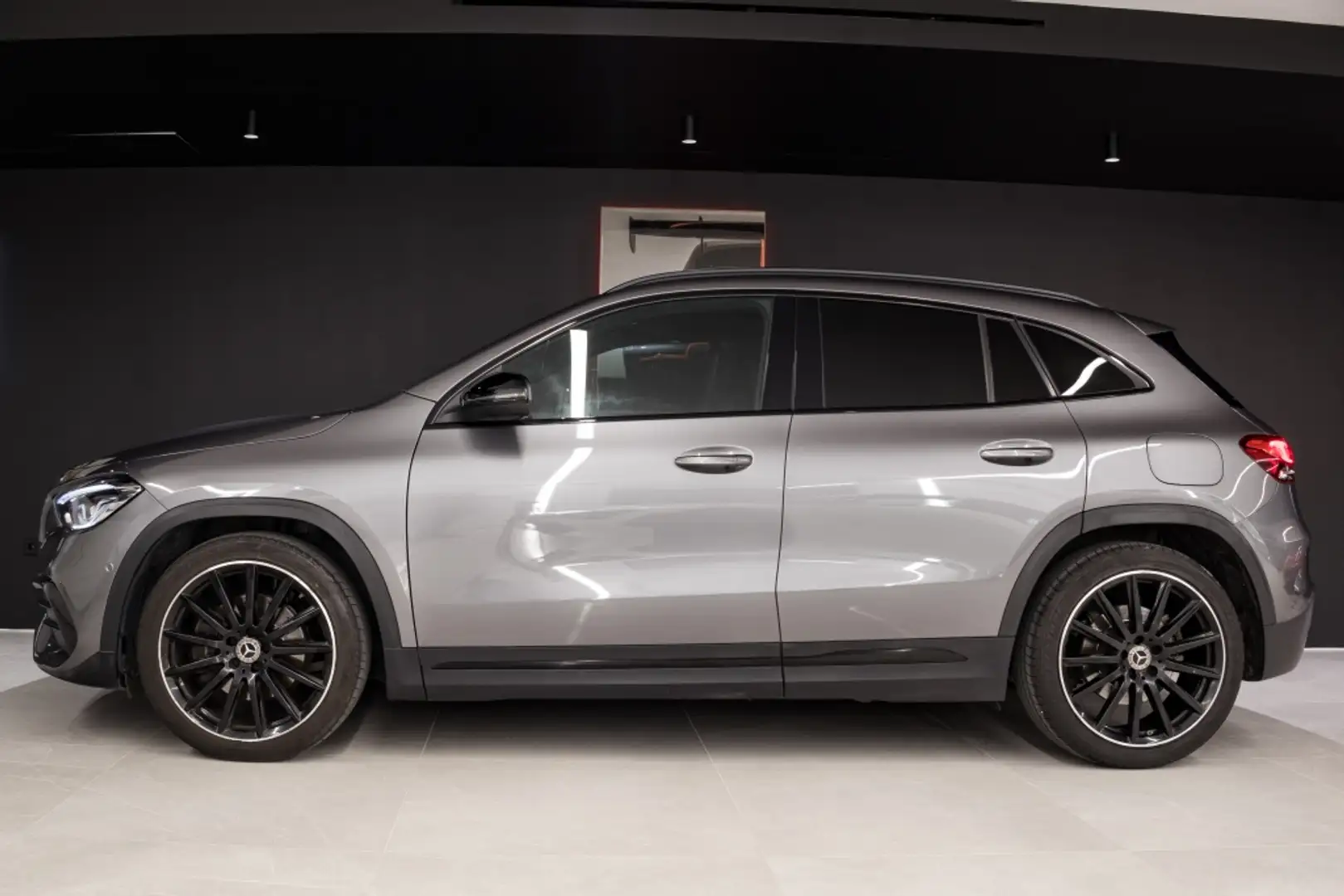 Mercedes-Benz GLA 220 220d 4Matic 8G-DCT Gris - 2