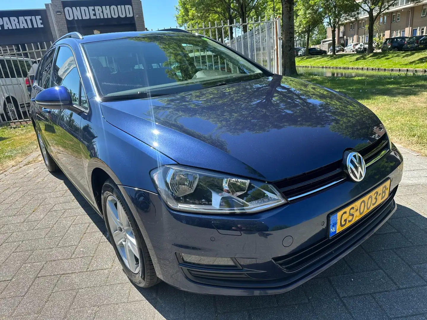 Volkswagen Golf Variant 1.2 TSI Highline Bleu - 2
