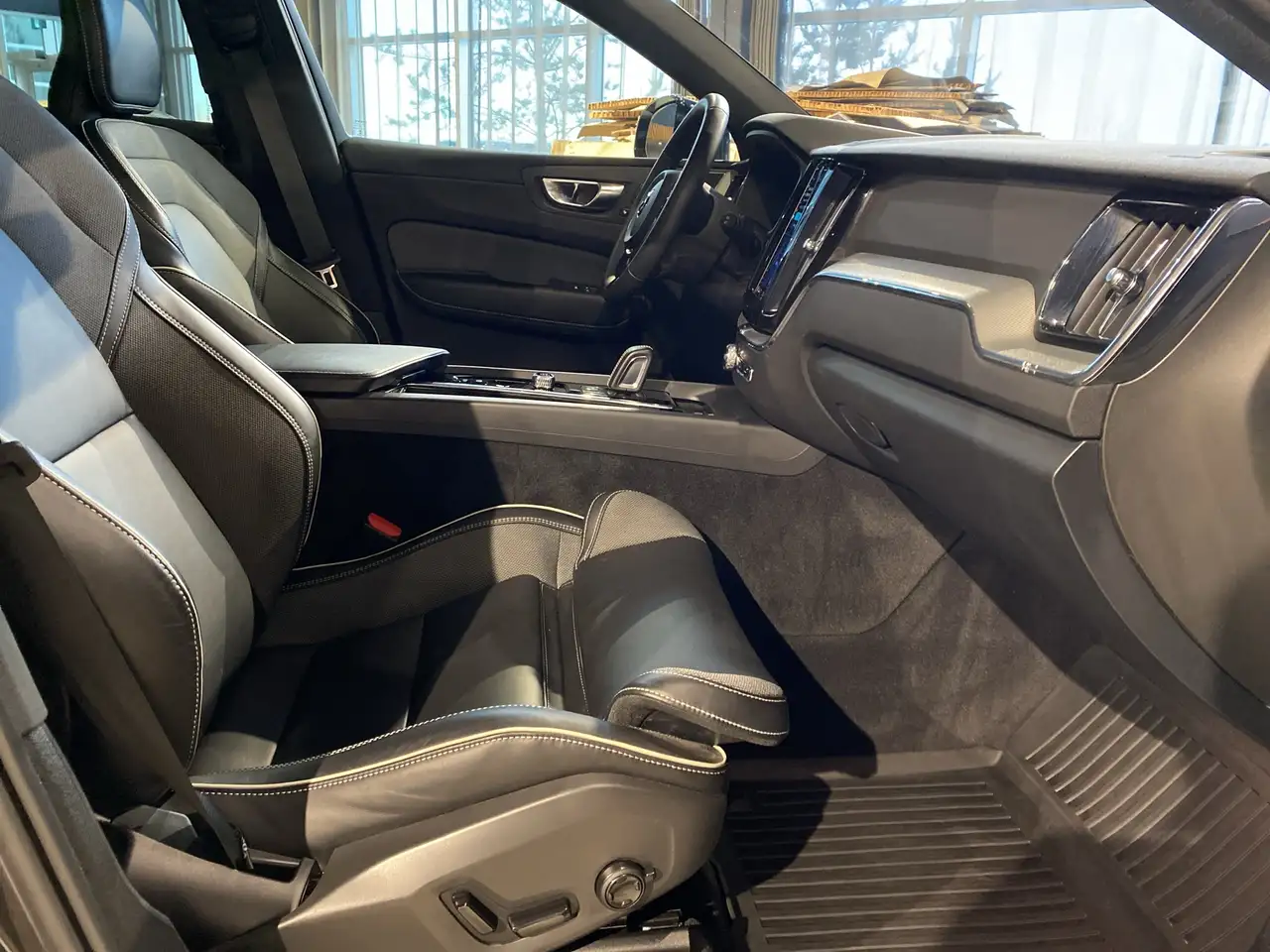 Volvo XC60 снимка Volvo XC60