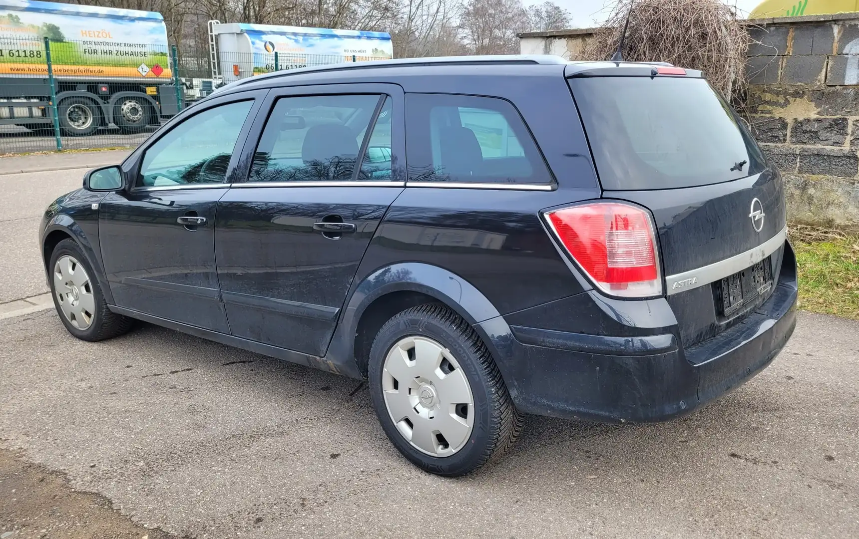Opel Astra Edition Schwarz - 2