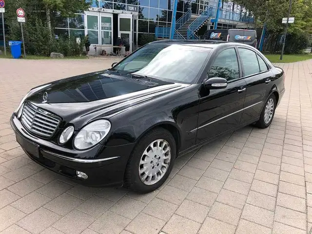 Mercedes-Benz E 240