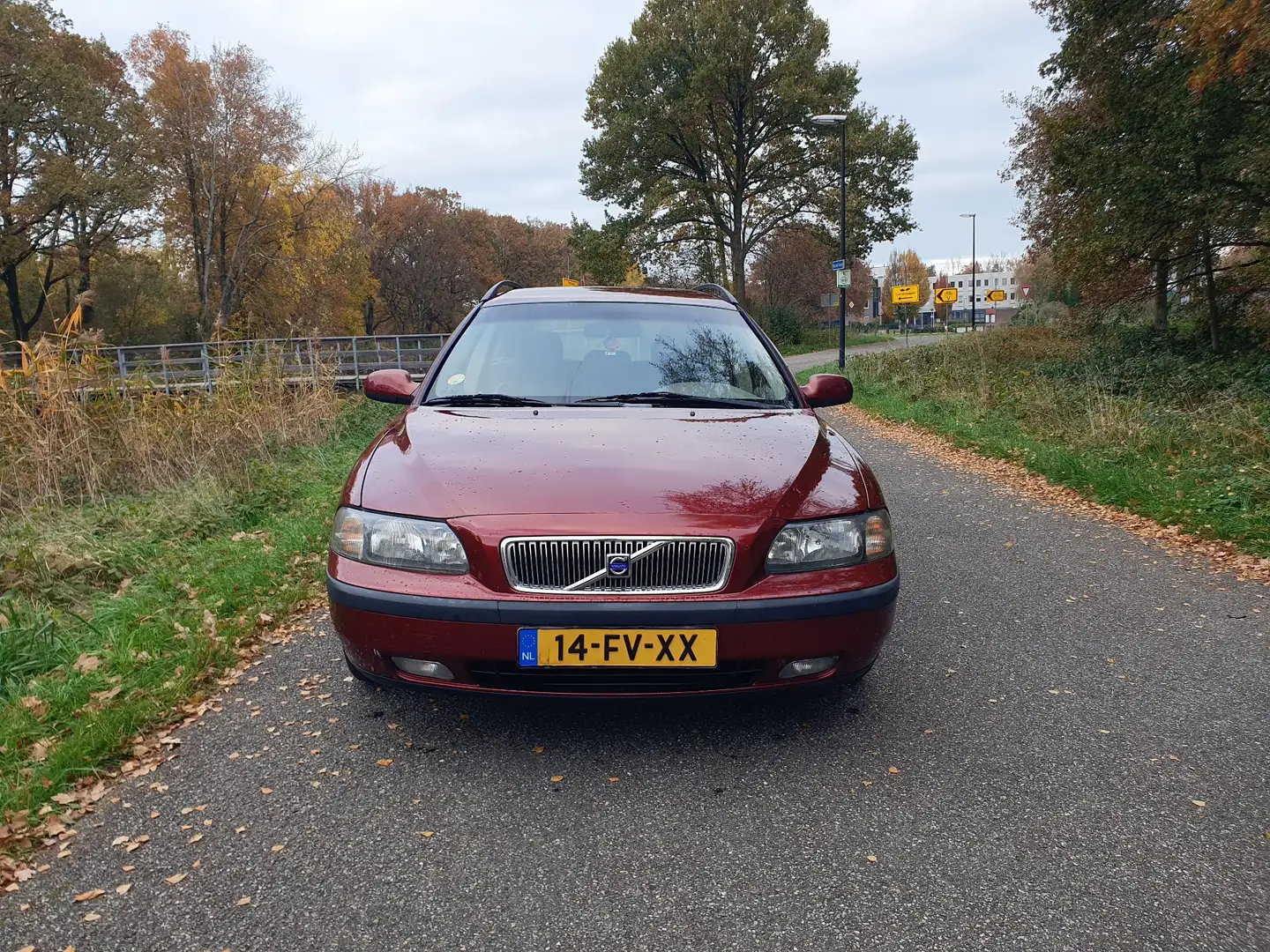 Volvo V70 2.4 Comfort Line Rood - 2