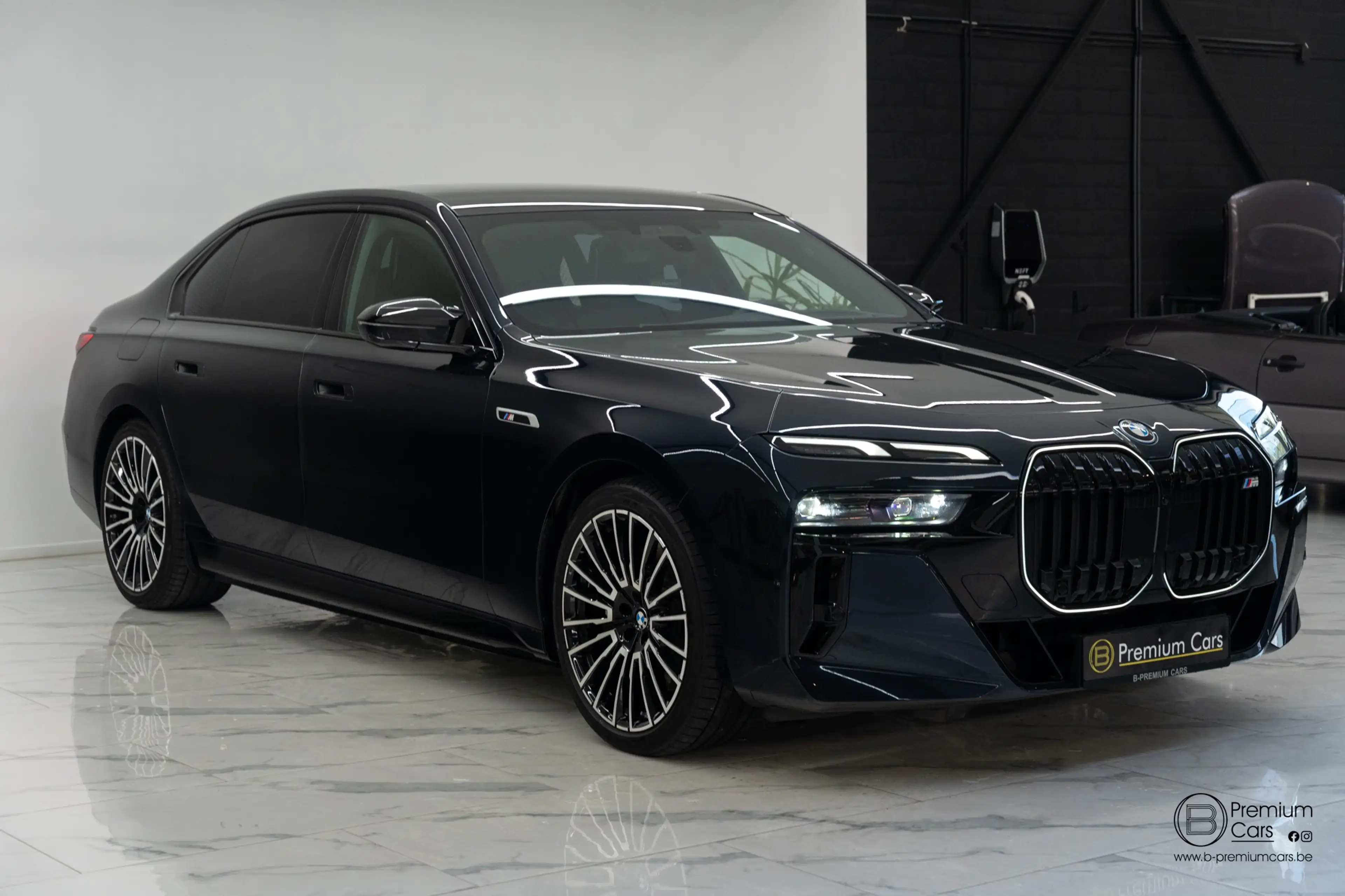 BMW 760 xDrive Individual! FULL OPTIONS! Black pack! — photo 6