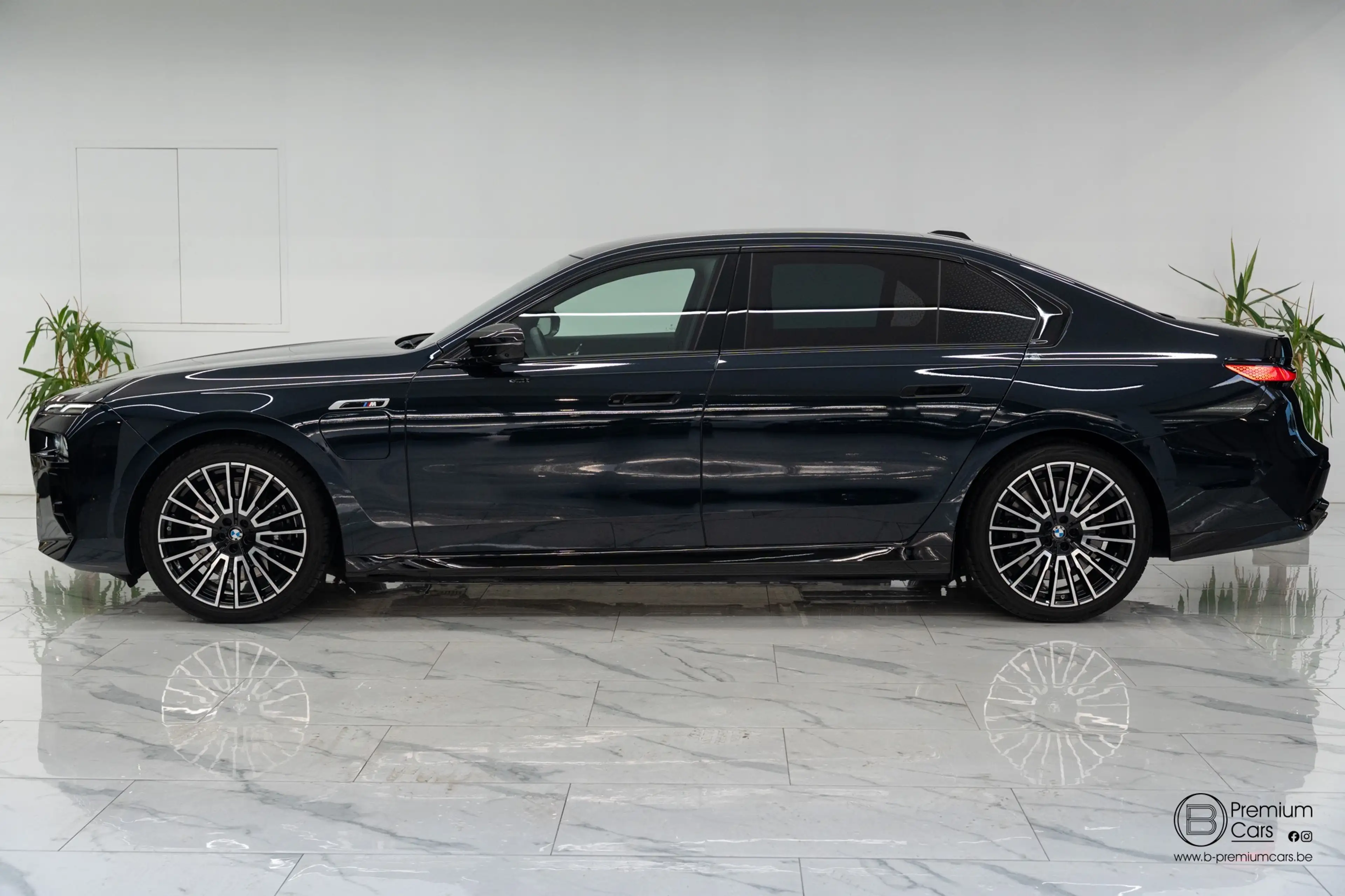 BMW 760 xDrive Individual! FULL OPTIONS! Black pack! — photo 9