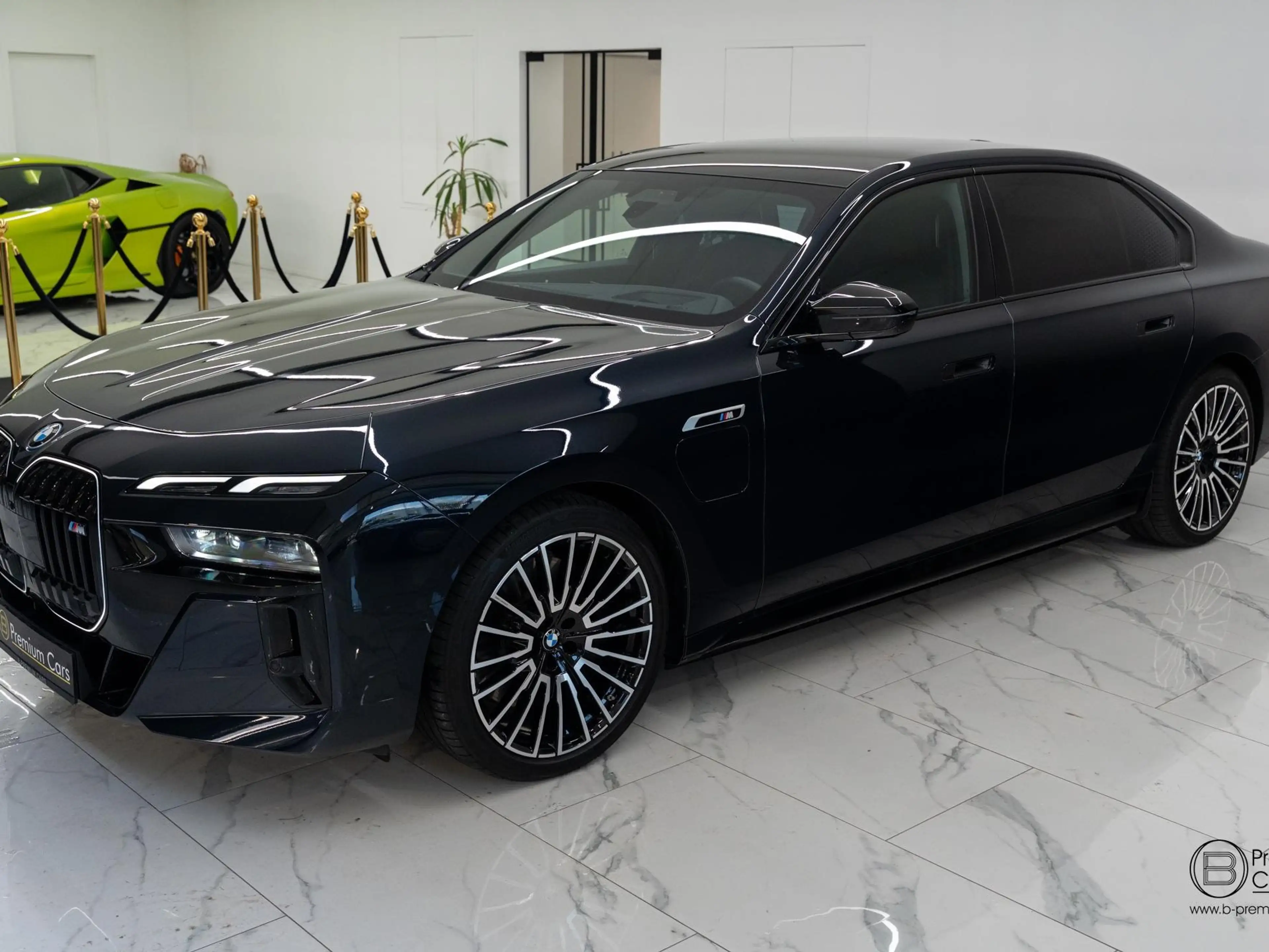 BMW 760 xDrive Individual! FULL OPTIONS! Black pack! — photo 4