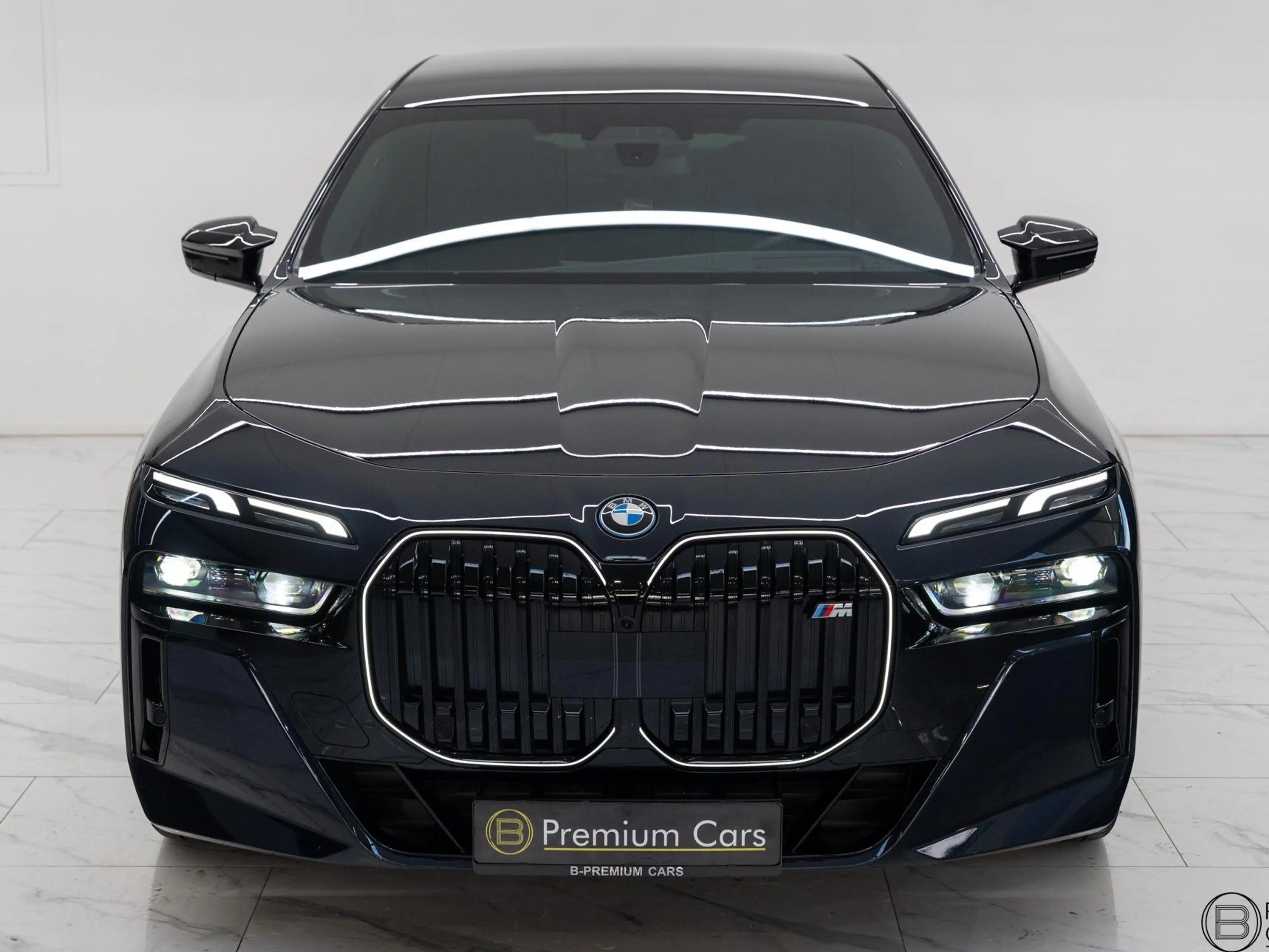 BMW 760 xDrive Individual! FULL OPTIONS! Black pack! — photo 5