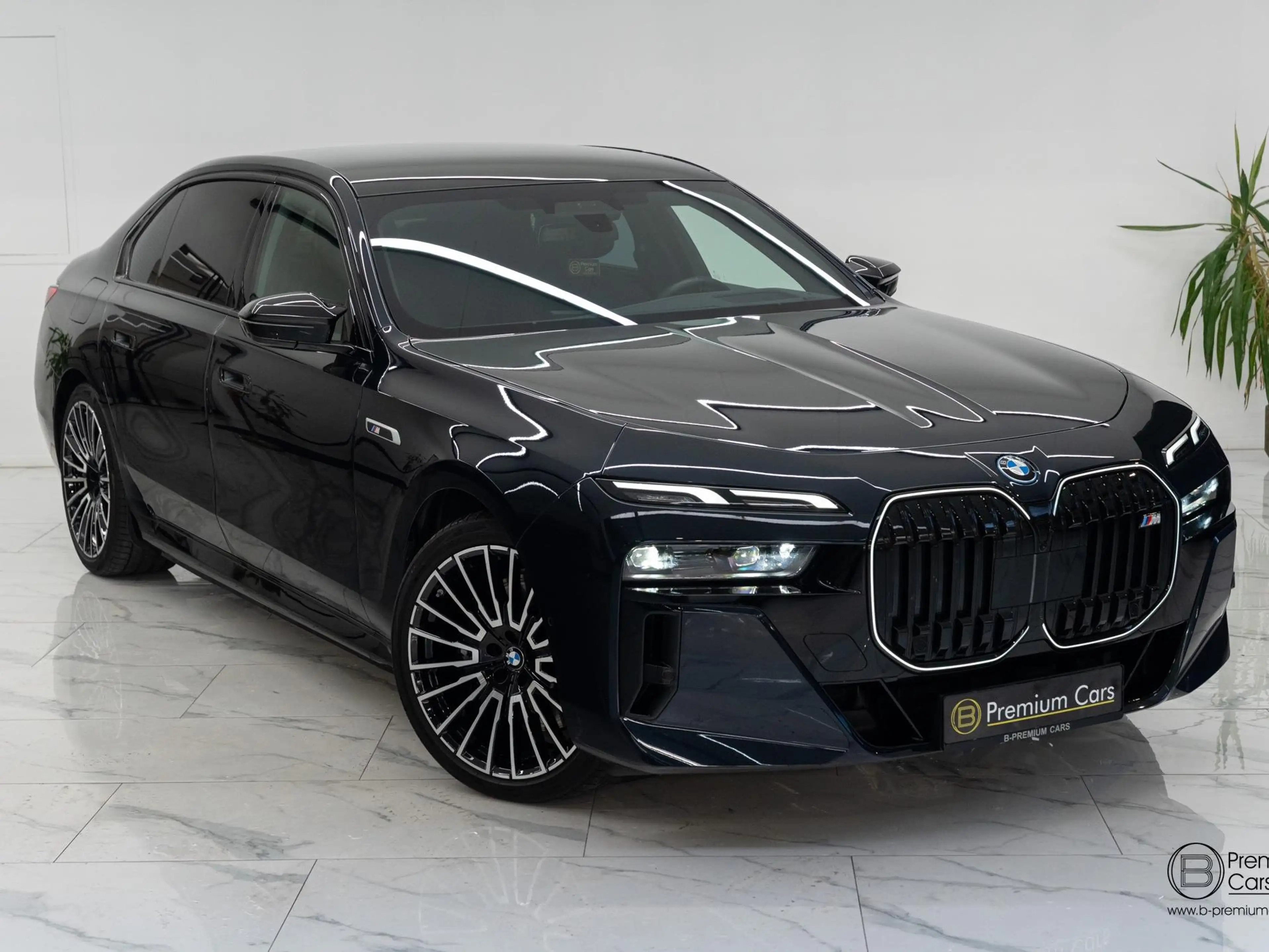 BMW 760 xDrive Individual! FULL OPTIONS! Black pack! — photo 8