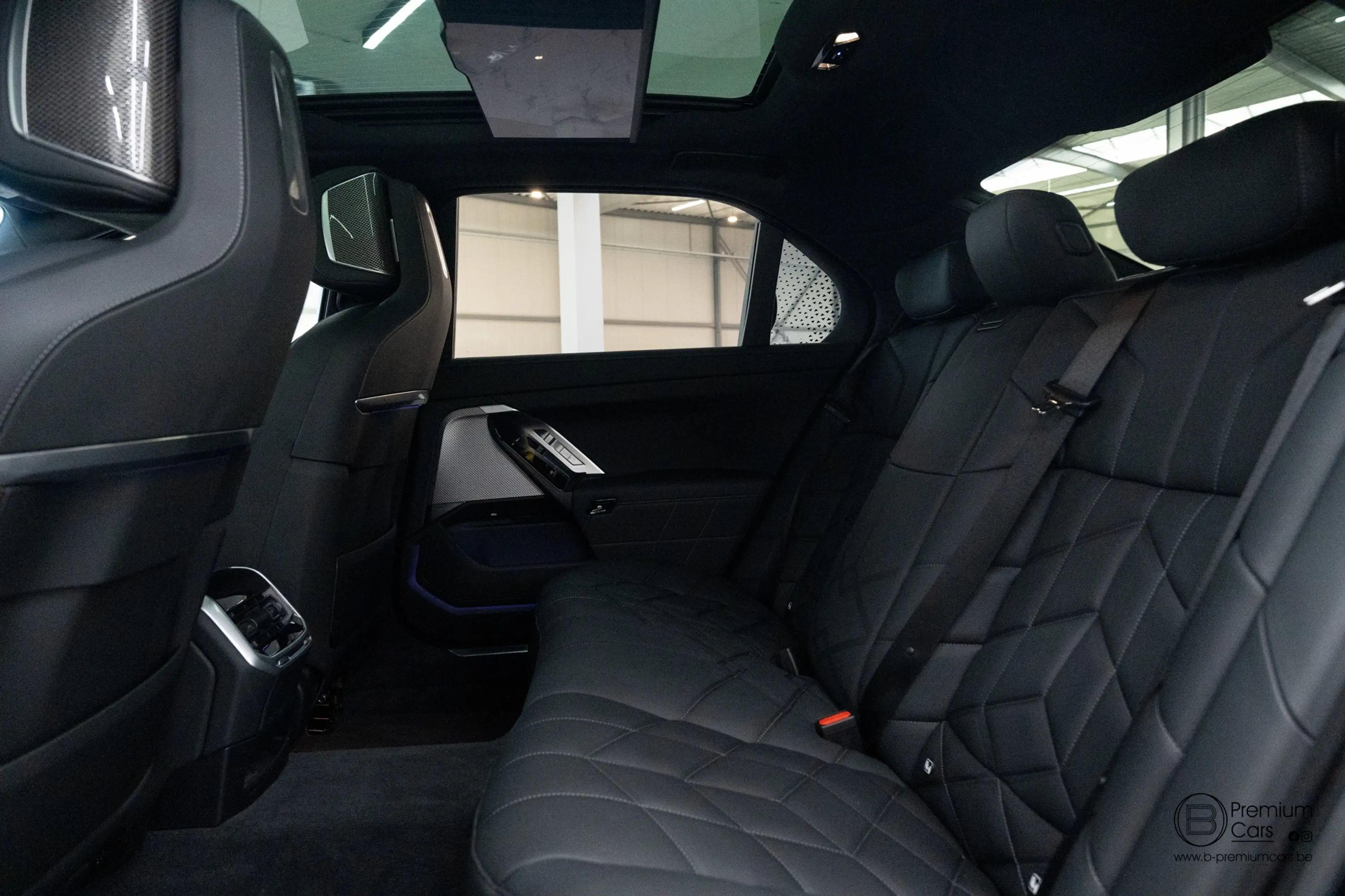 BMW 760 xDrive Individual! FULL OPTIONS! Black pack! — photo 24