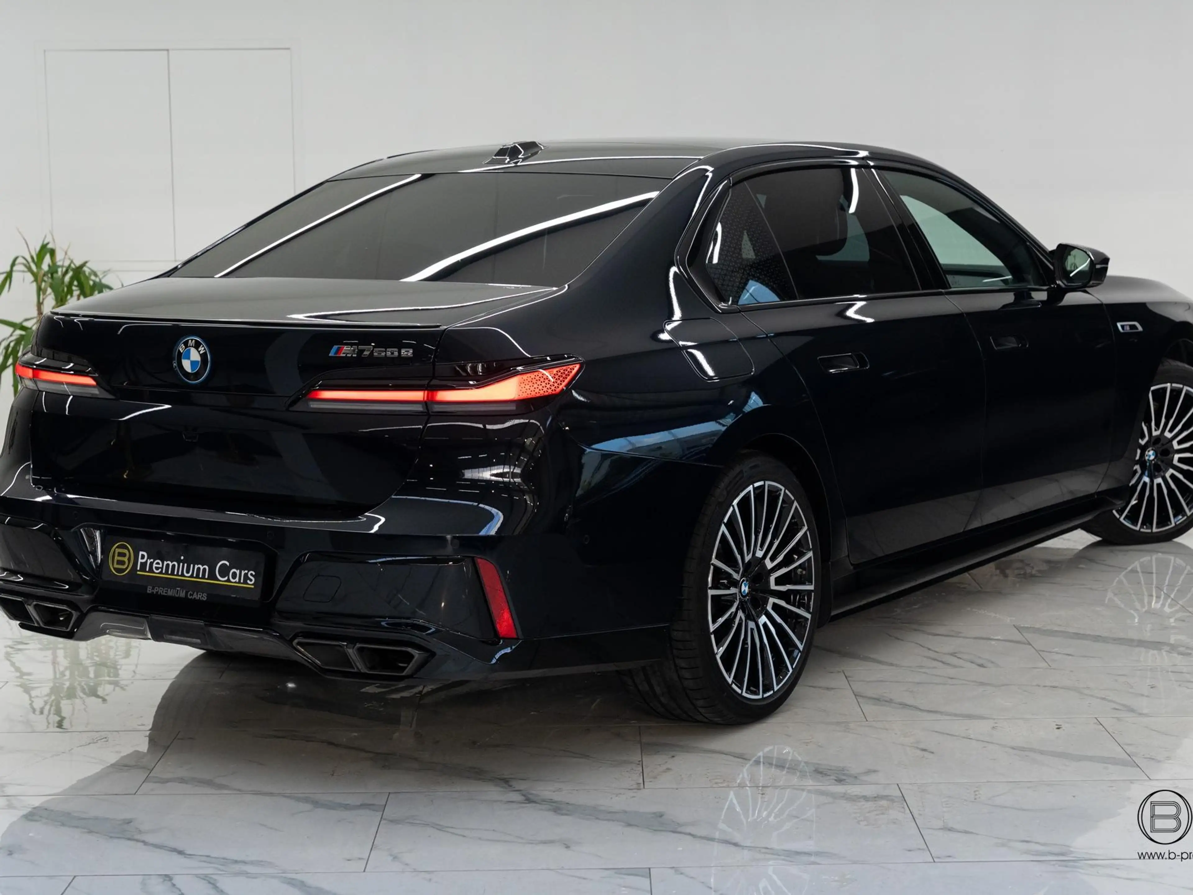 BMW 760 xDrive Individual! FULL OPTIONS! Black pack! — photo 18
