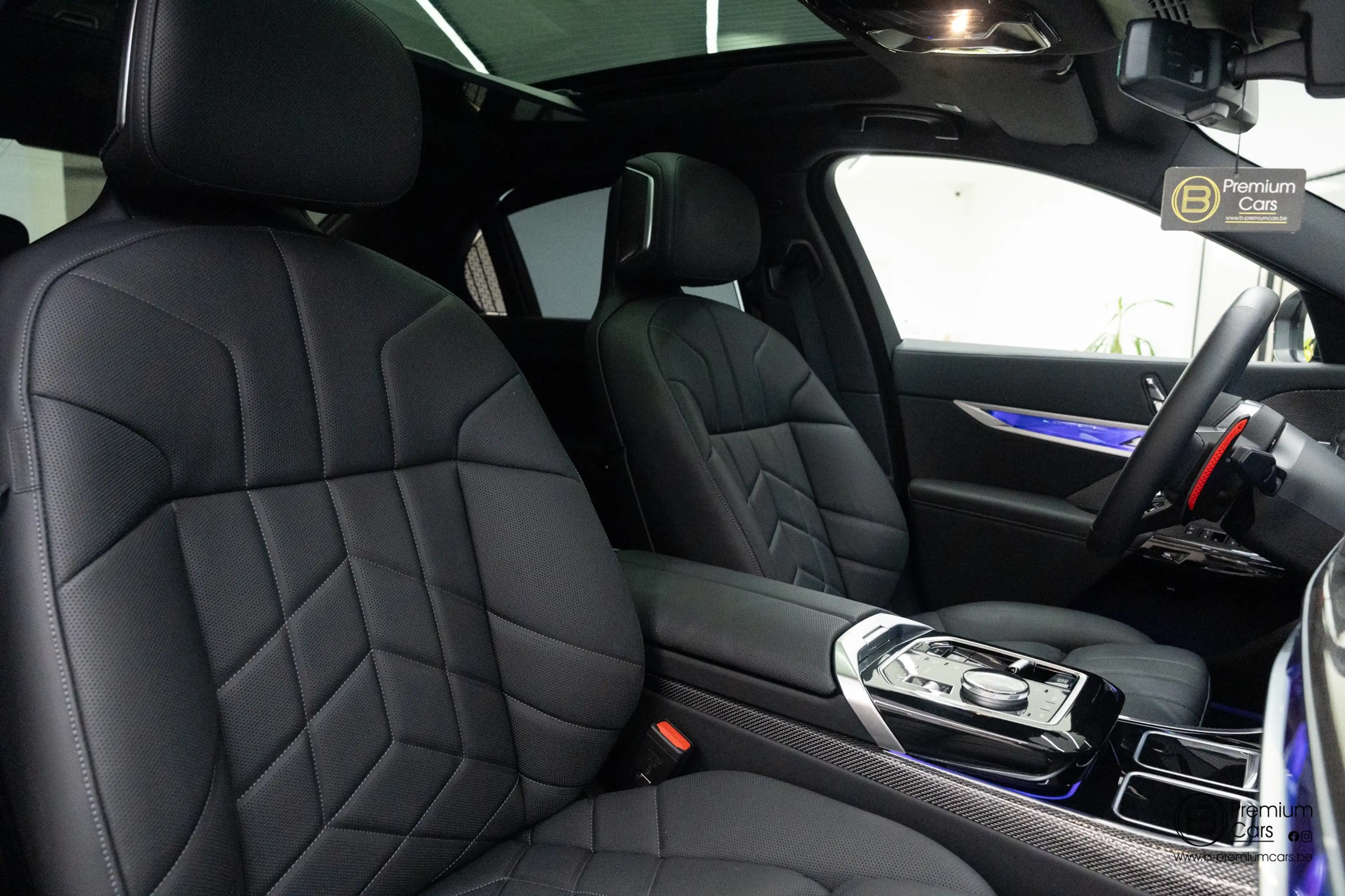 BMW 760 xDrive Individual! FULL OPTIONS! Black pack! — photo 32