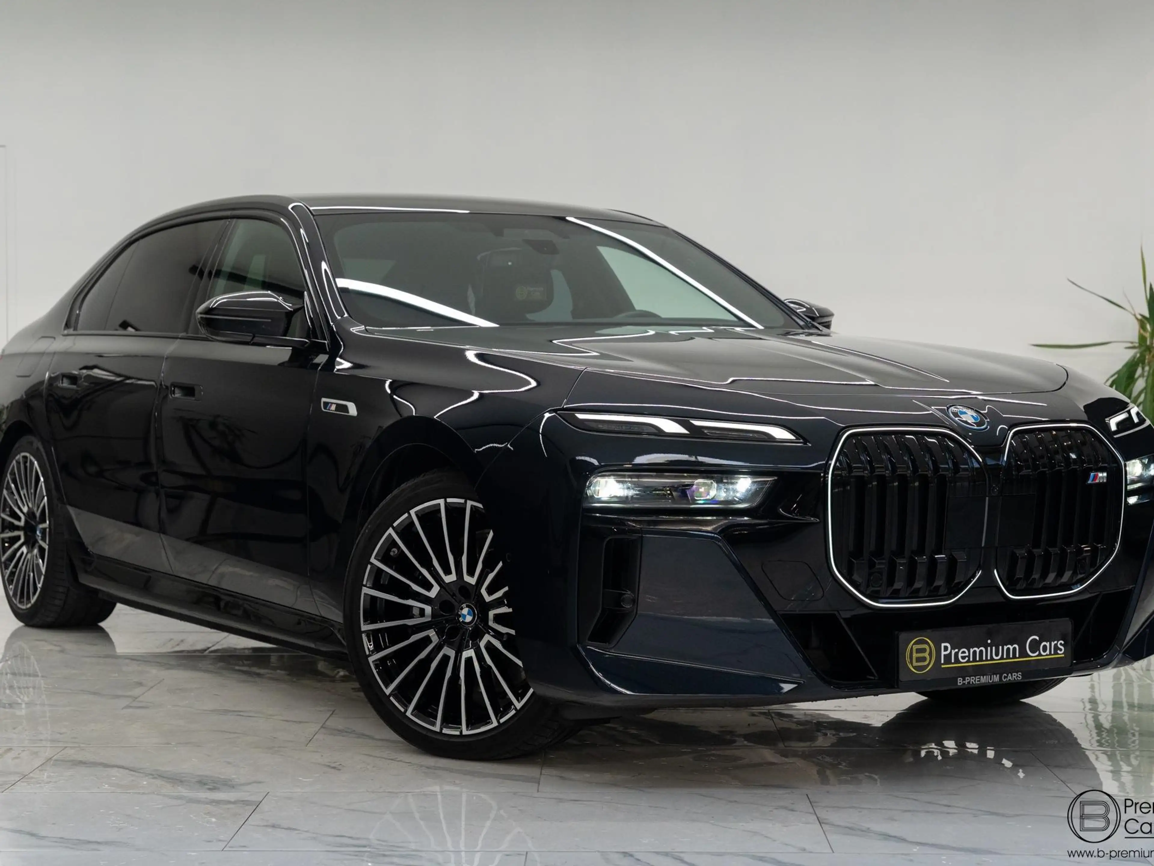 BMW 760 xDrive Individual! FULL OPTIONS! Black pack! — photo 7