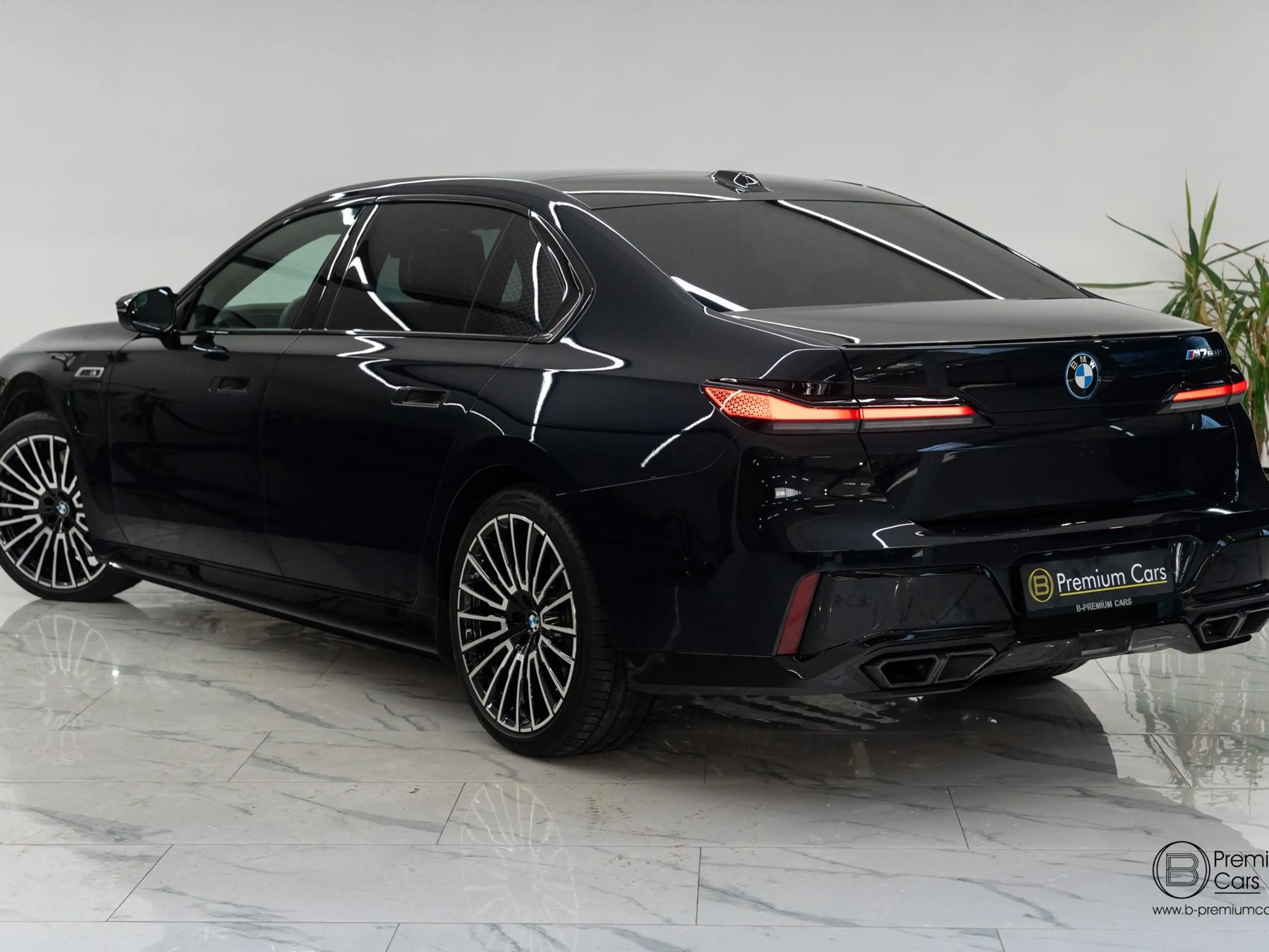 BMW 760 xDrive Individual! FULL OPTIONS! Black pack! — photo 12