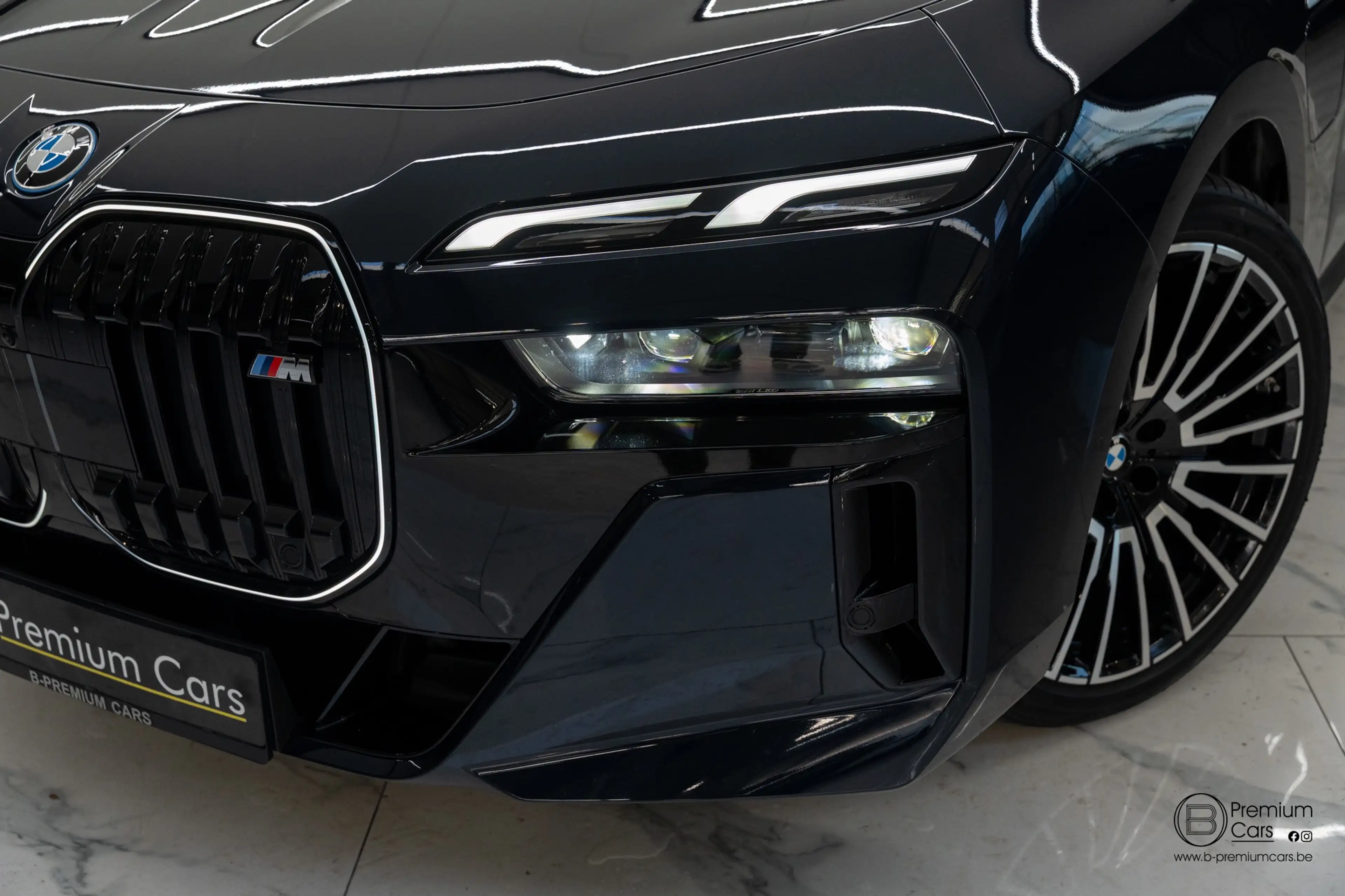 BMW 760 xDrive Individual! FULL OPTIONS! Black pack! — photo 3
