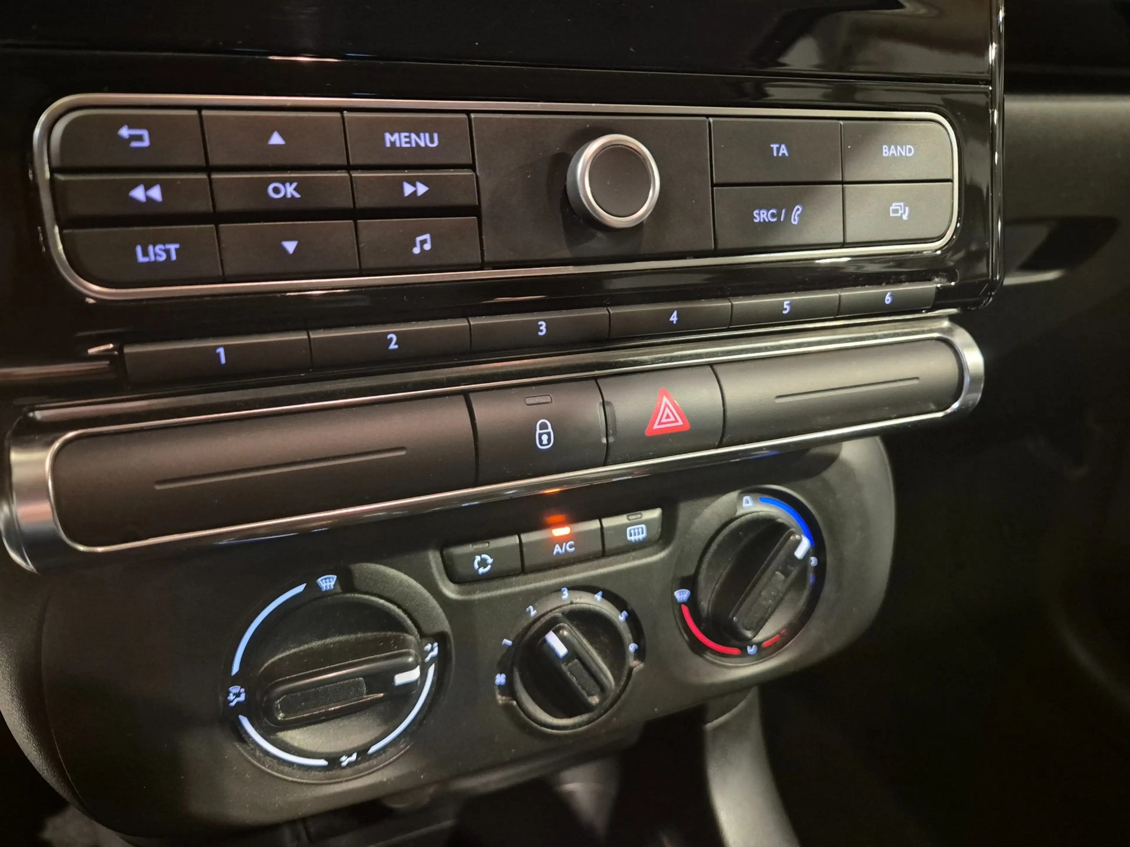 Citroen C3 1.2 PureTech Feel - Airco - Cruise - PDC - Distrib — photo 9