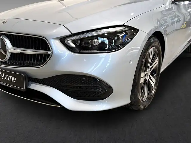 Mercedes-Benz C-Class view 3
