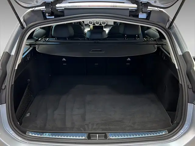 Mercedes-Benz C-Class view 8