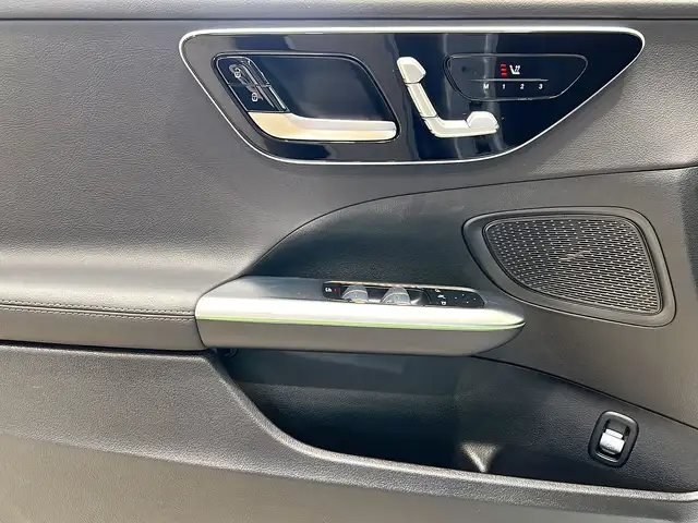 Mercedes-Benz C-Class view 14