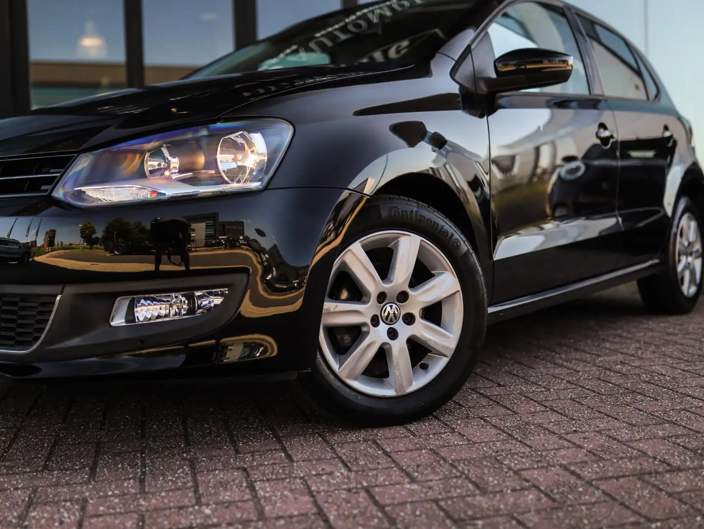 Volkswagen Polo 1.2 TSI BlueMotion High Edition | Climate Control Zwart - 2