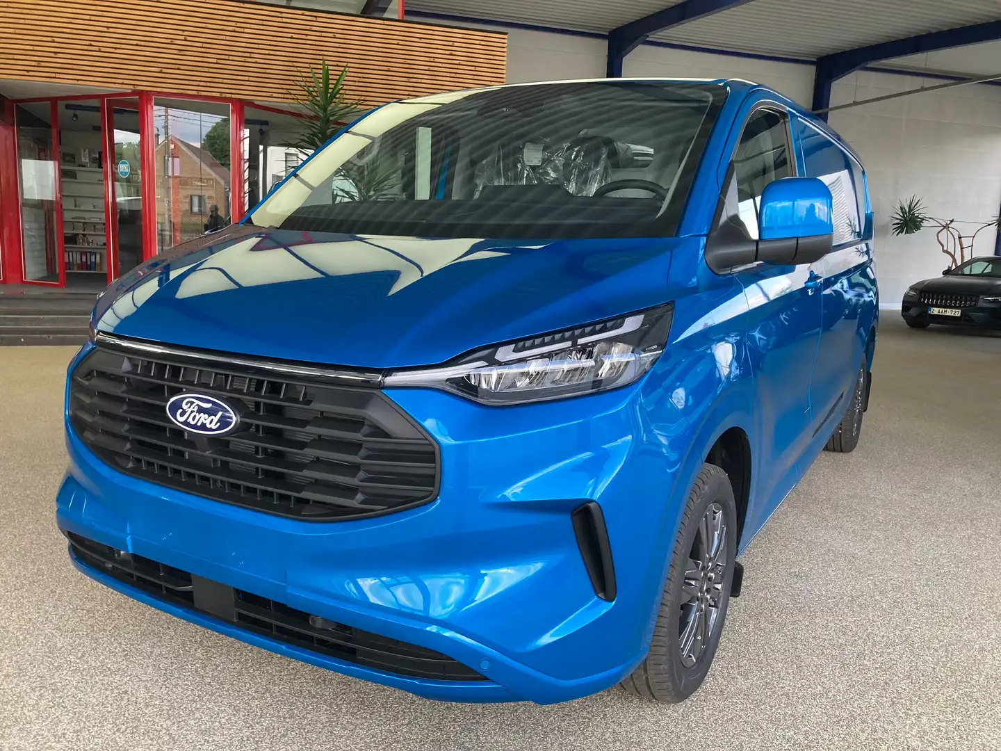 Ford Transit Custom 2.0 TDCi L2H1 Limited NEUF Blauw - 2