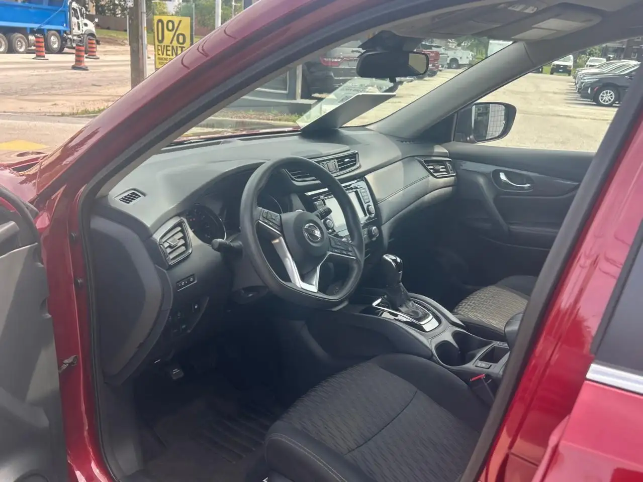 Nissan Rogue снимка Nissan Rogue