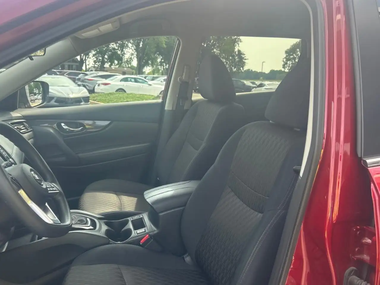 Nissan Rogue снимка Nissan Rogue
