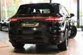 Porsche Cayenne Platinum Edition *LICHTE VRACHT/PANO/BOSE/360 CAM* Zwart - thumbnail 2