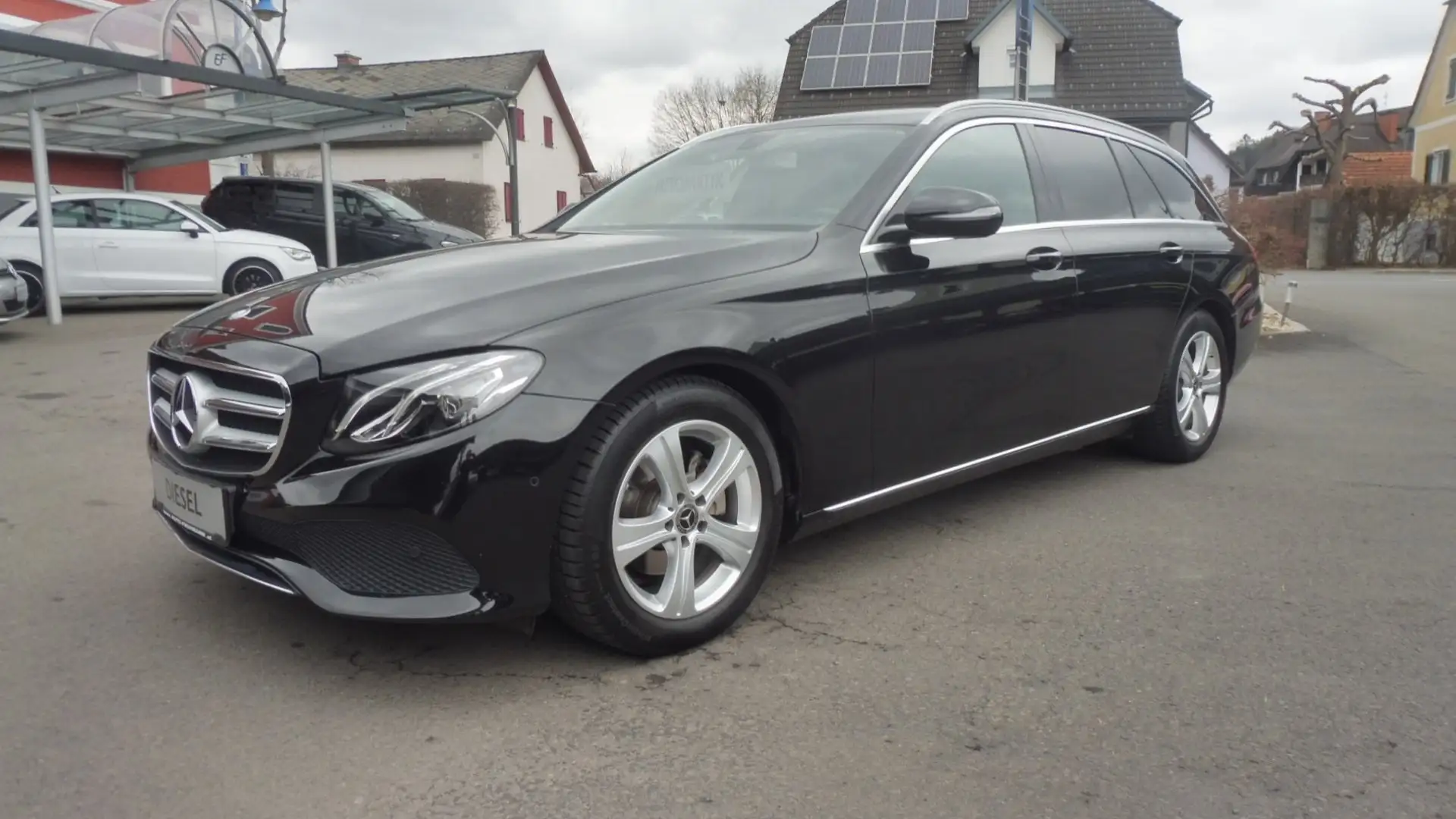 Mercedes-Benz E 220 d T Avantgarde Aut. Noir - 1