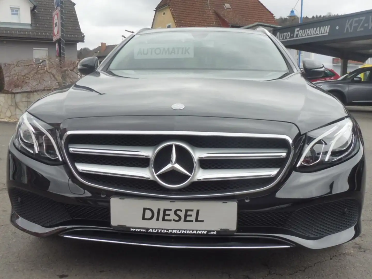 Mercedes-Benz E 220 d T Avantgarde Aut. Noir - 2