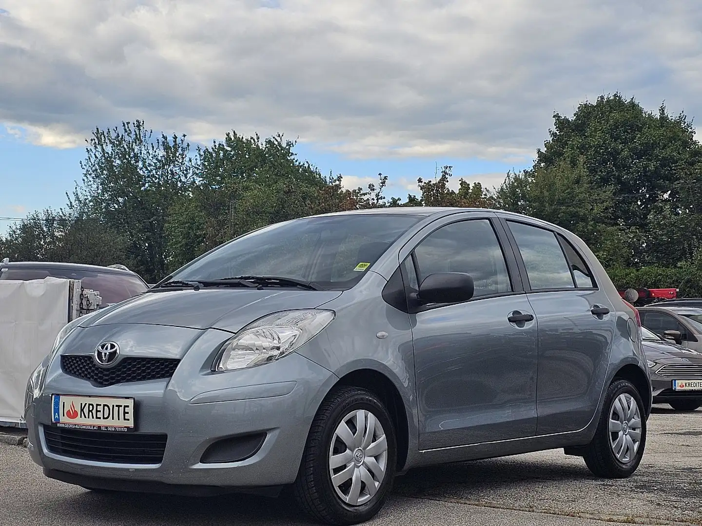 Toyota Yaris 1,0 VVT-i Luna Pickerl + Service-OK Rostfrei Kl... Grau - 2