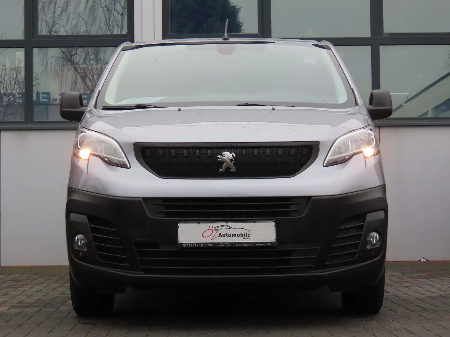 Peugeot Expert 2.0 Blue HDI Kasten Premium L1 Automatik Gris - 2