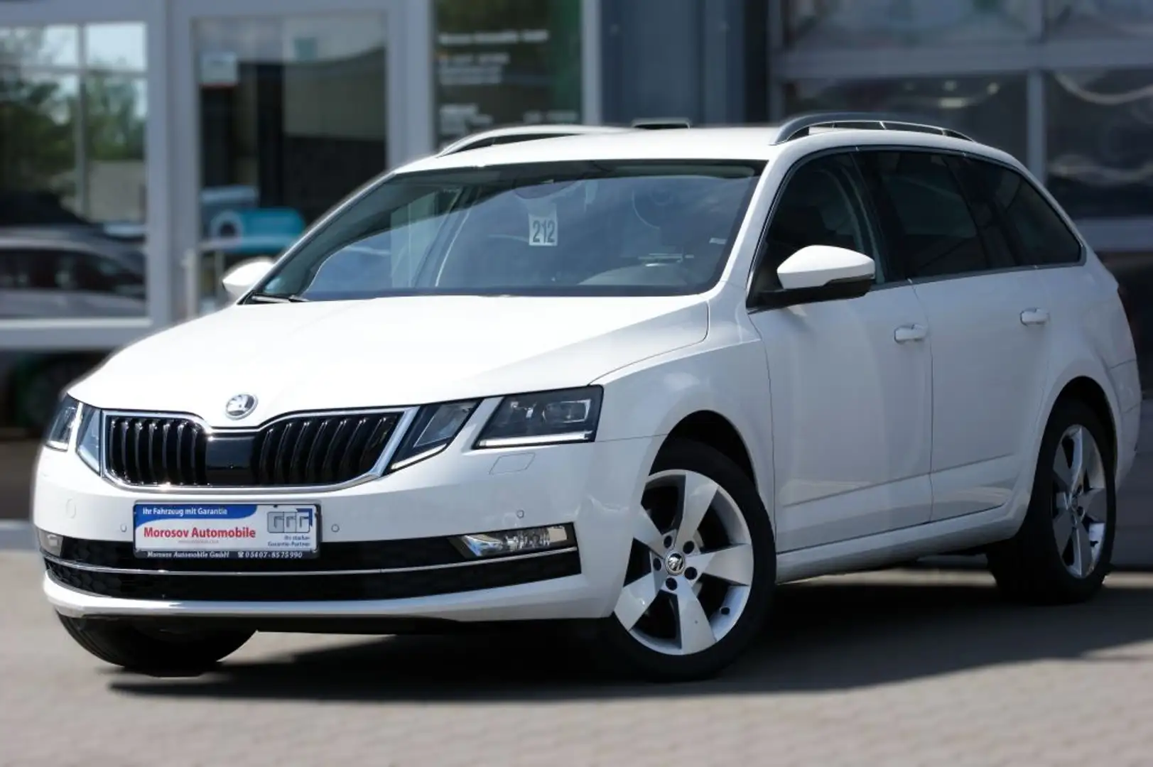 Skoda Octavia Combi 2.0 TDI DSG Premium Edition Weiß - 1