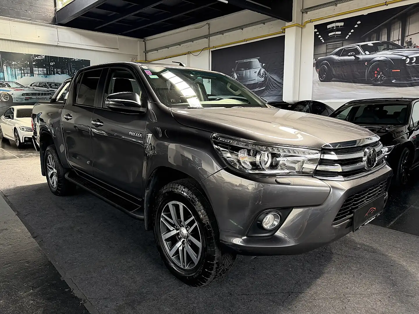 Toyota Hilux DK Lounge 4x4 2,4 D-4D AUTOMATIK * 1 BESITZ * M... Grau - 2