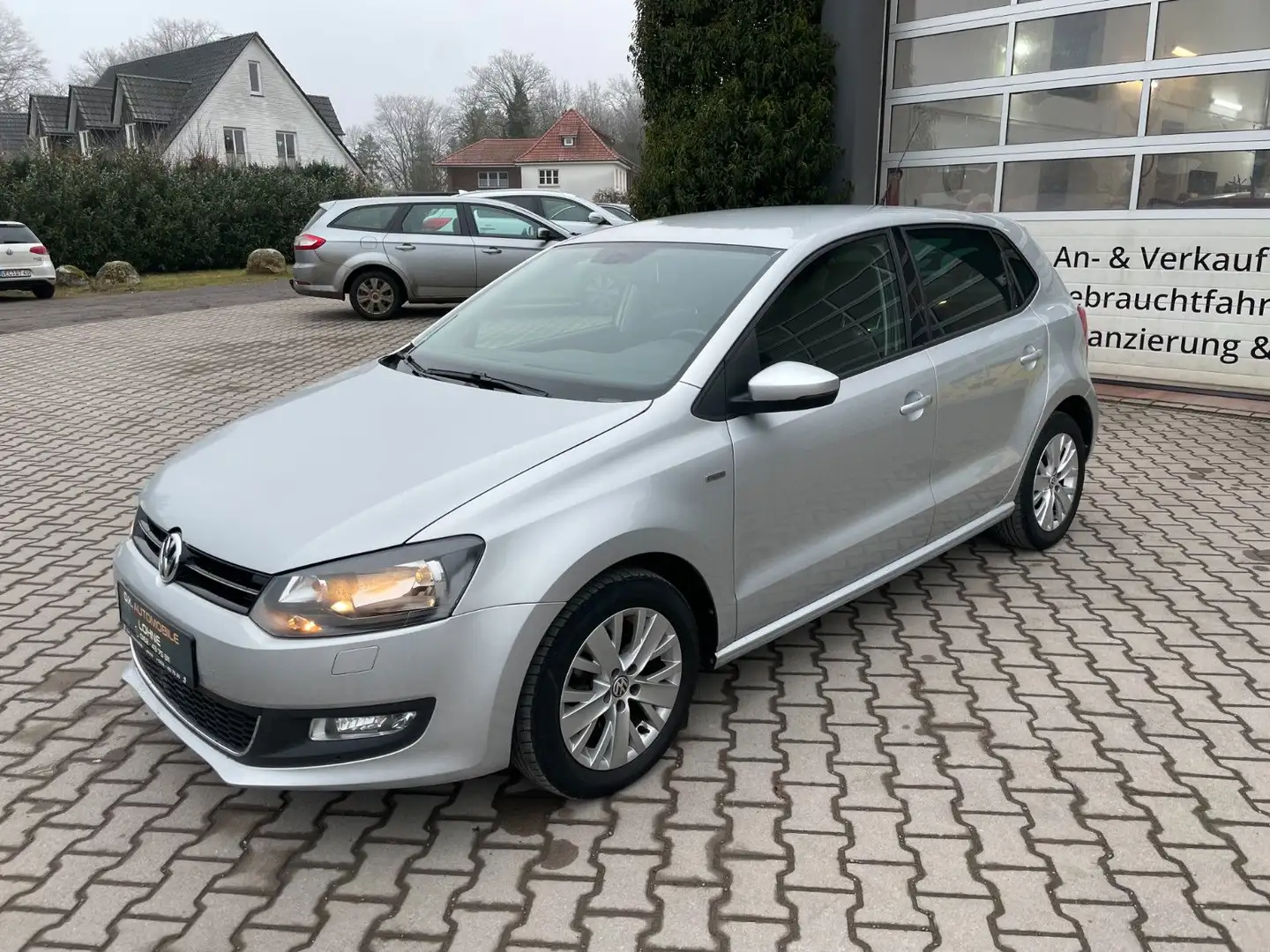 Volkswagen Polo V Life 1.2 KLIMA*SHZ*TEMPOMAT*1.HAND*TOP* Argent - 2