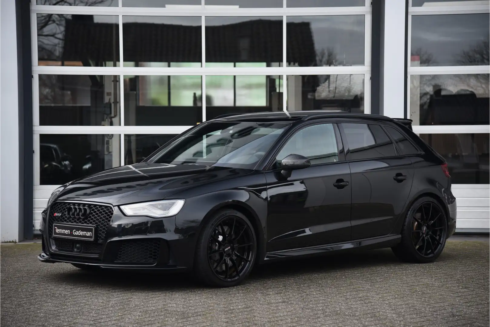Audi RS3 Sportback 2.5 TFSI Quattro Pro Line Plus Černá - 2